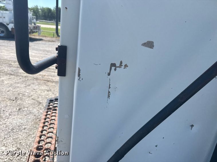 image for item EG5872 2004 Kalmar 30 yard truck