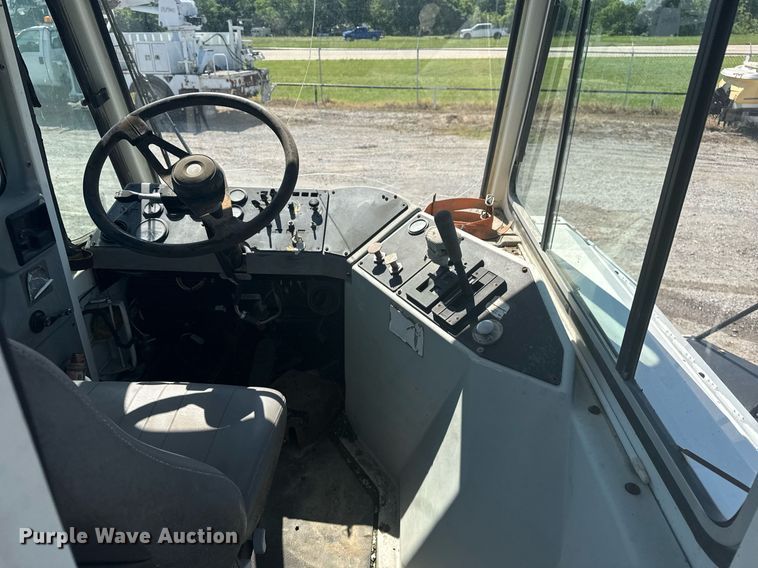 image for item EG5872 2004 Kalmar 30 yard truck