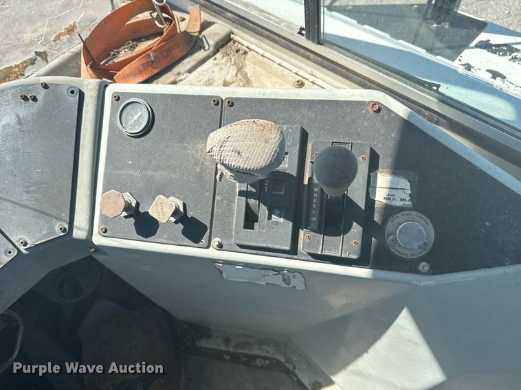 image for item EG5872 2004 Kalmar 30 yard truck