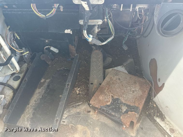 image for item EG5872 2004 Kalmar 30 yard truck