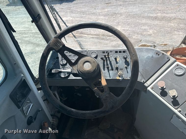 image for item EG5872 2004 Kalmar 30 yard truck