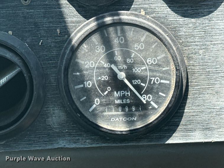 image for item EG5872 2004 Kalmar 30 yard truck