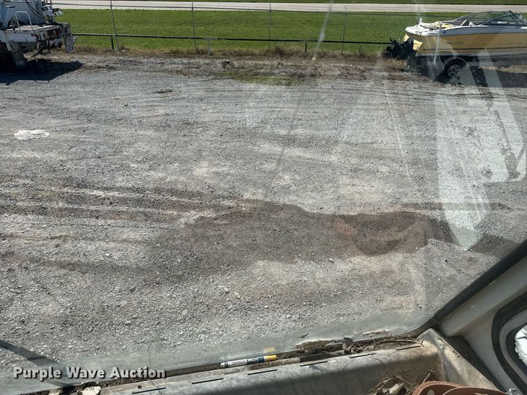 image for item EG5872 2004 Kalmar 30 yard truck