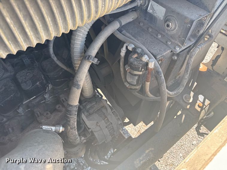 image for item EG5872 2004 Kalmar 30 yard truck