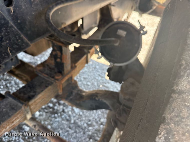 image for item EG5872 2004 Kalmar 30 yard truck