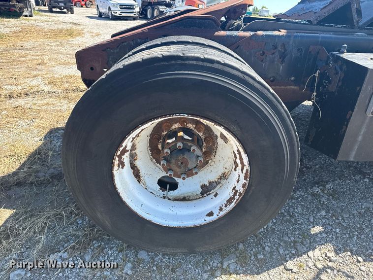 image for item EG5872 2004 Kalmar 30 yard truck