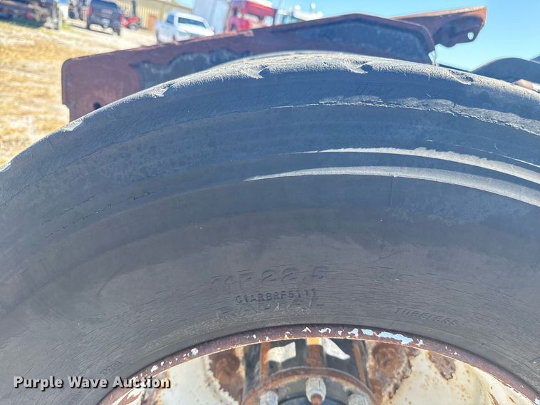 image for item EG5872 2004 Kalmar 30 yard truck