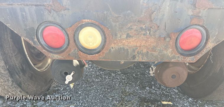 image for item EG5872 2004 Kalmar 30 yard truck