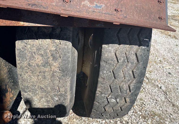 image for item EG5872 2004 Kalmar 30 yard truck