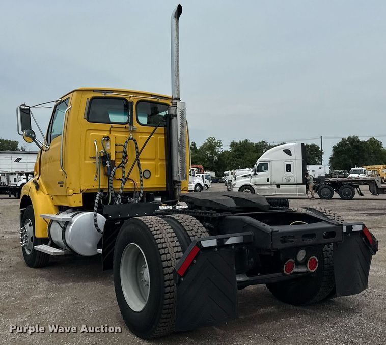 image for item EG6027 2007 Sterling A9500 Series semi truck