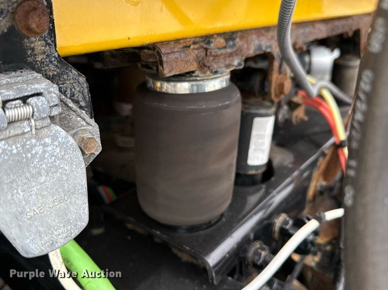 image for item EG6027 2007 Sterling A9500 Series semi truck