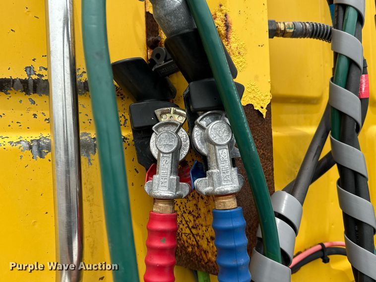 image for item EG6027 2007 Sterling A9500 Series semi truck