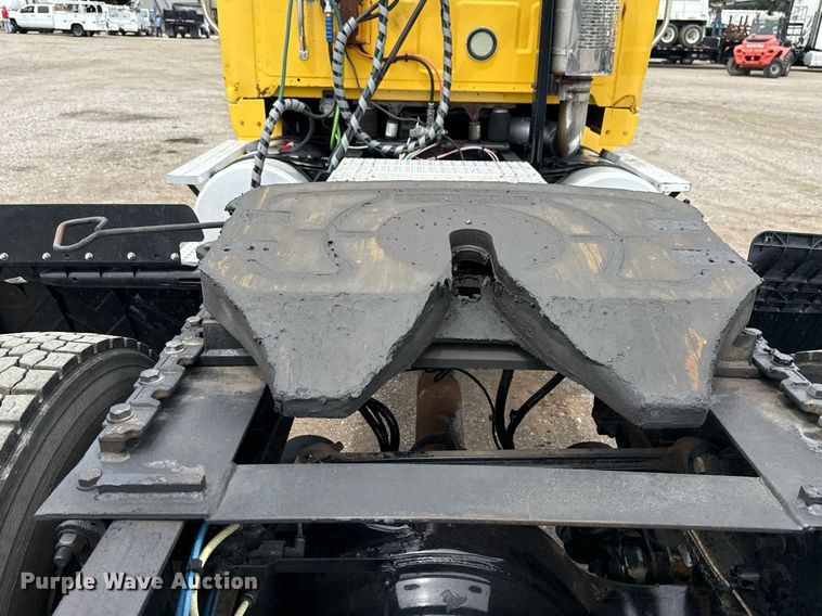 image for item EG6027 2007 Sterling A9500 Series semi truck