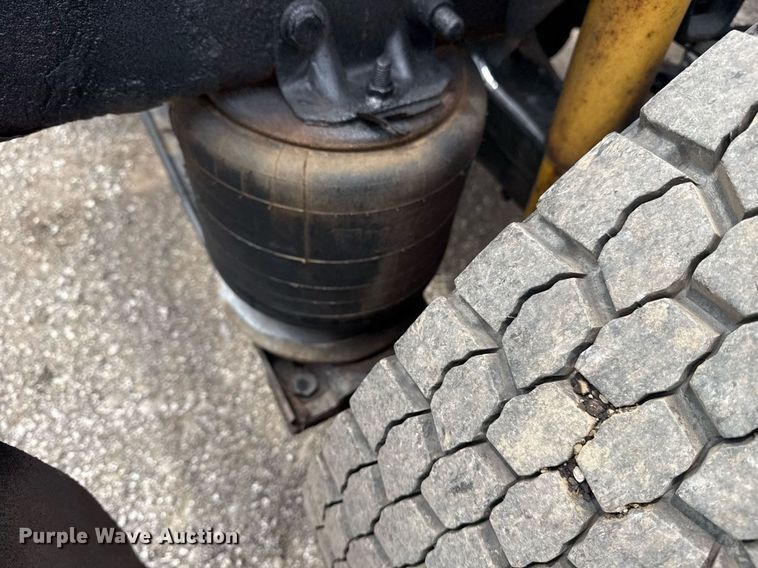 image for item EG6027 2007 Sterling A9500 Series semi truck