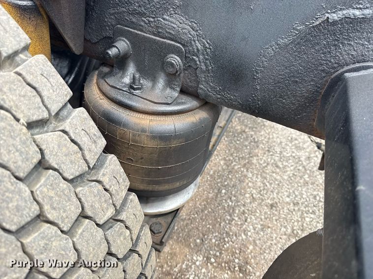 image for item EG6027 2007 Sterling A9500 Series semi truck