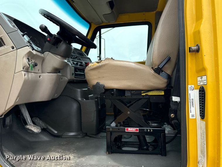 image for item EG6027 2007 Sterling A9500 Series semi truck