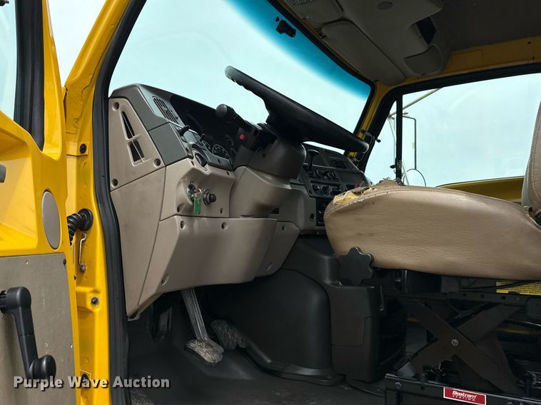 image for item EG6027 2007 Sterling A9500 Series semi truck