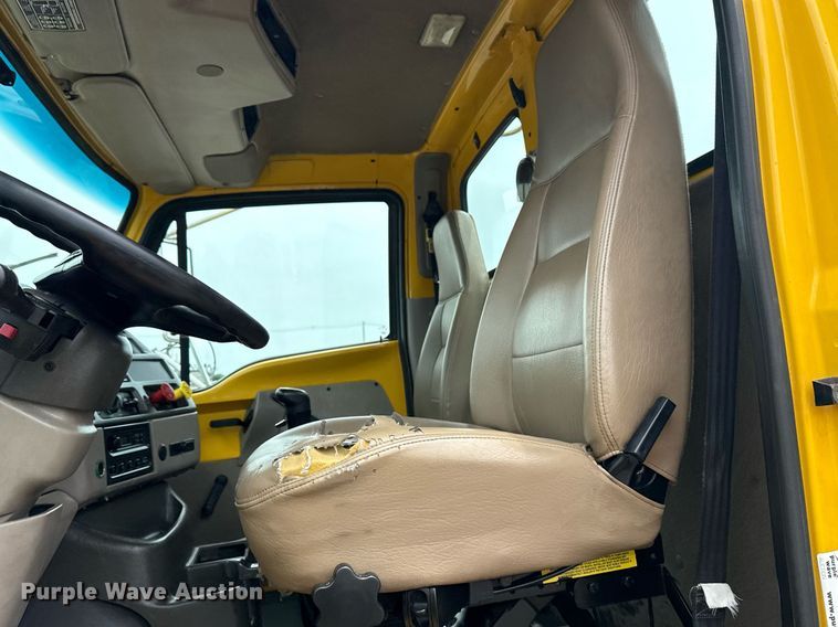 image for item EG6027 2007 Sterling A9500 Series semi truck