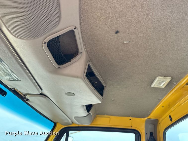 image for item EG6027 2007 Sterling A9500 Series semi truck