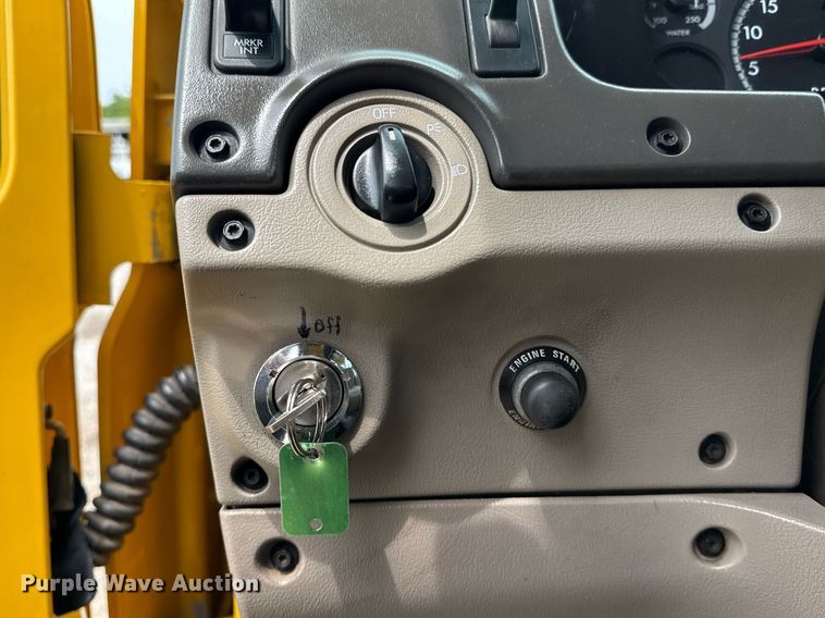 image for item EG6027 2007 Sterling A9500 Series semi truck