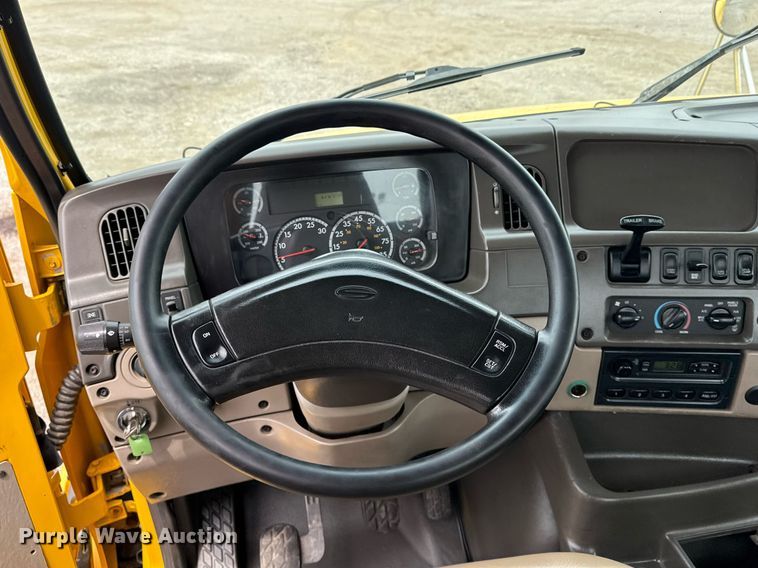 image for item EG6027 2007 Sterling A9500 Series semi truck