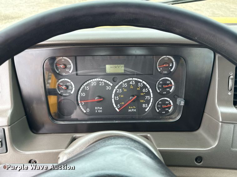 image for item EG6027 2007 Sterling A9500 Series semi truck