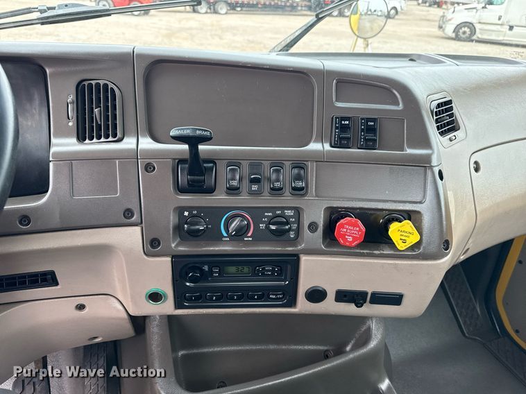 image for item EG6027 2007 Sterling A9500 Series semi truck