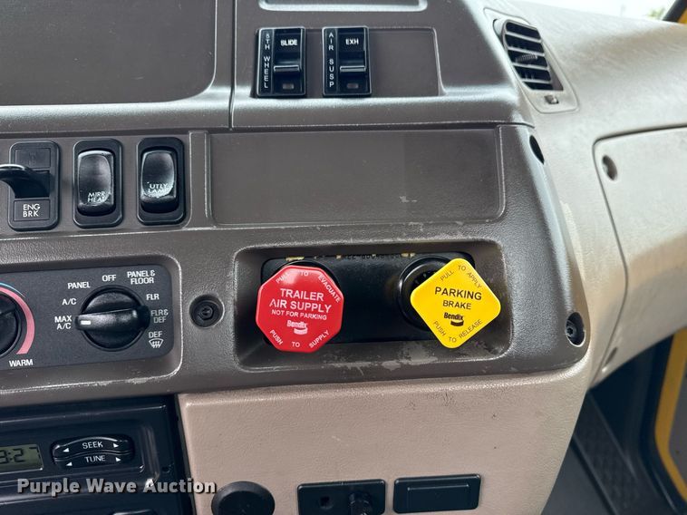 image for item EG6027 2007 Sterling A9500 Series semi truck