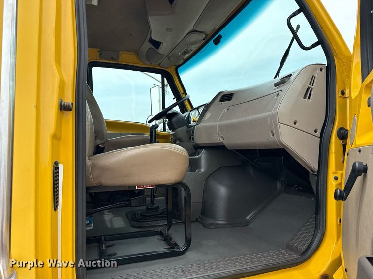 image for item EG6027 2007 Sterling A9500 Series semi truck