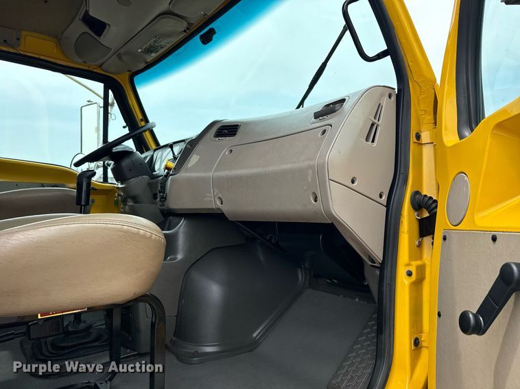 image for item EG6027 2007 Sterling A9500 Series semi truck