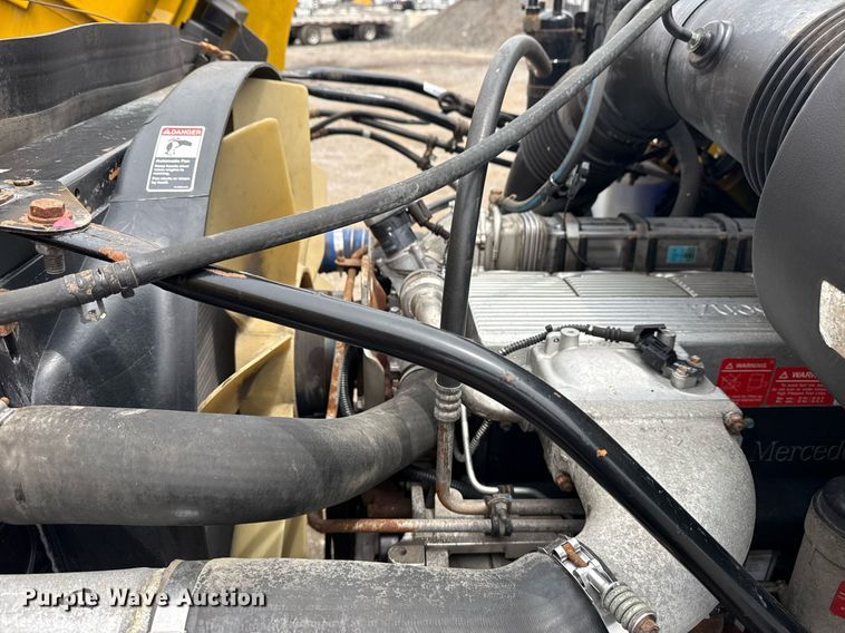 image for item EG6027 2007 Sterling A9500 Series semi truck