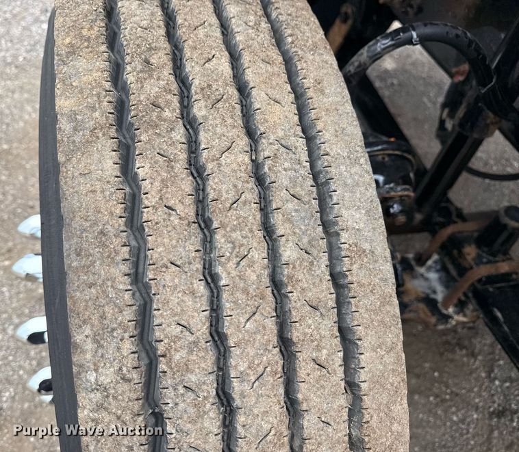 image for item EG6027 2007 Sterling A9500 Series semi truck