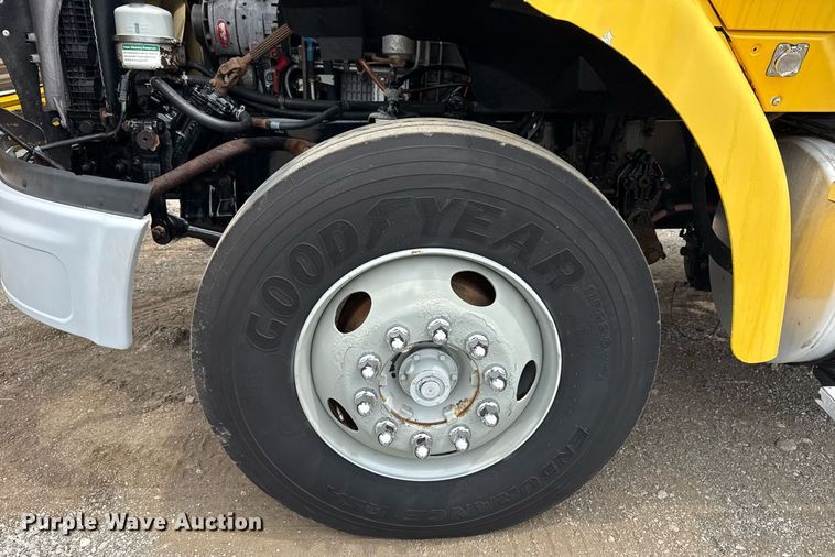 image for item EG6027 2007 Sterling A9500 Series semi truck