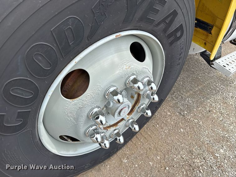 image for item EG6027 2007 Sterling A9500 Series semi truck