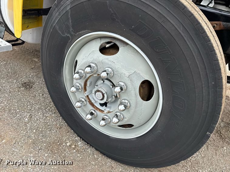 image for item EG6027 2007 Sterling A9500 Series semi truck