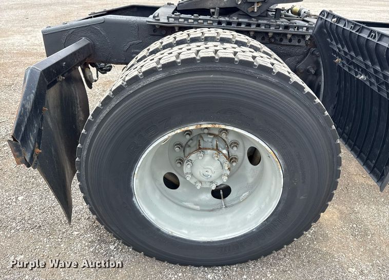 image for item EG6027 2007 Sterling A9500 Series semi truck