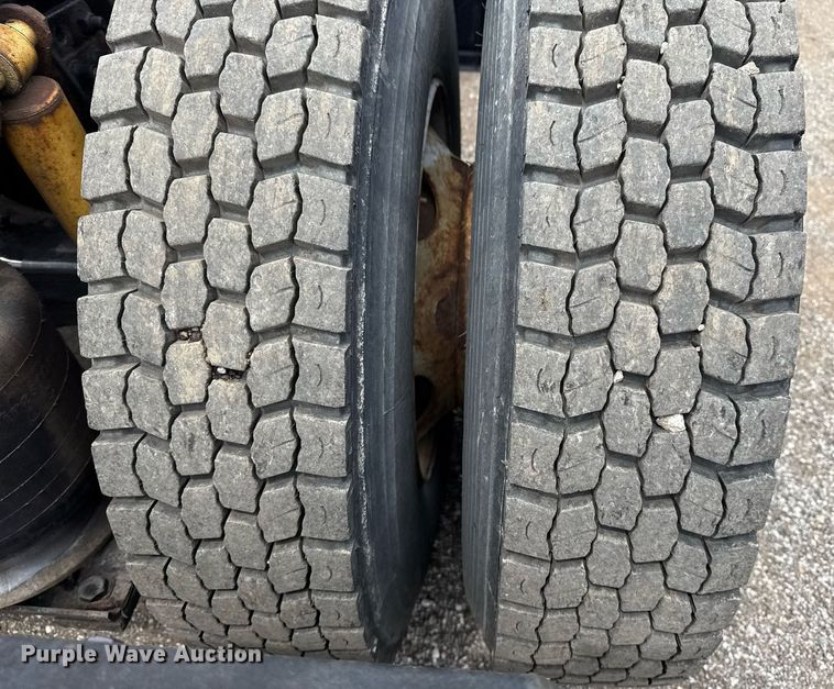 image for item EG6027 2007 Sterling A9500 Series semi truck