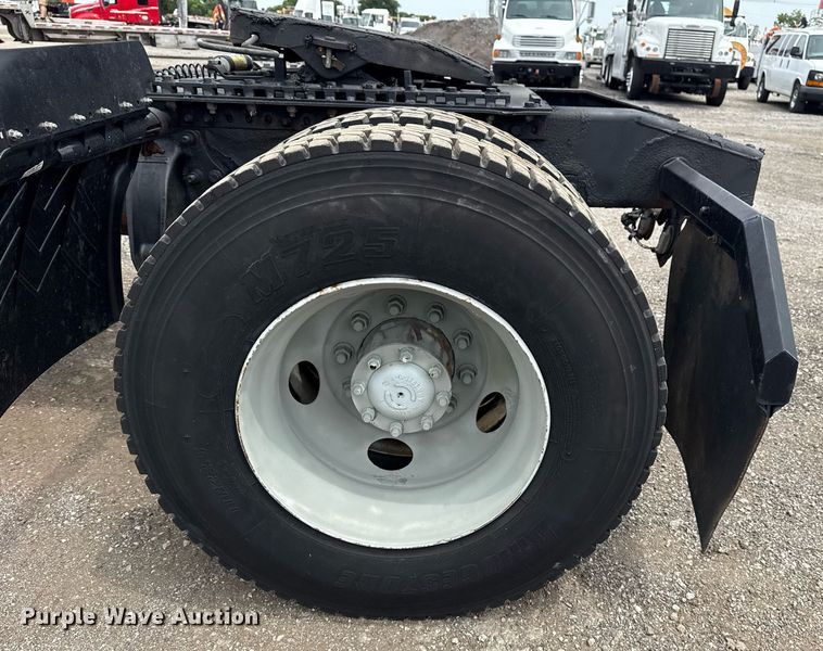 image for item EG6027 2007 Sterling A9500 Series semi truck