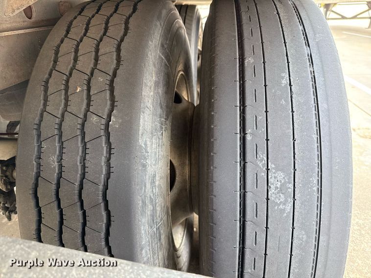 image for item EJ3733 2014 Vanguard VXP dry van trailer