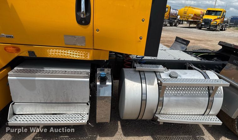 image for item EJ4831 2021 International LT625 semi truck