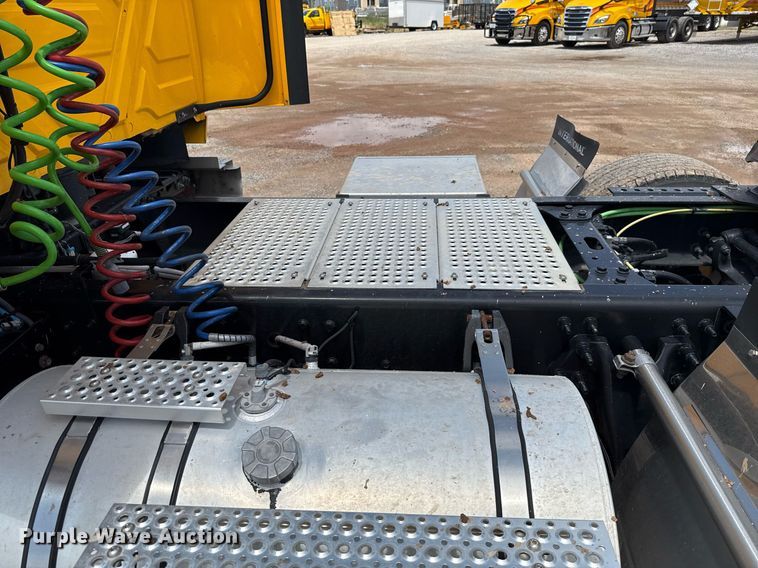 image for item EJ4831 2021 International LT625 semi truck