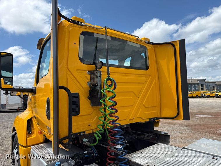 image for item EJ4831 2021 International LT625 semi truck