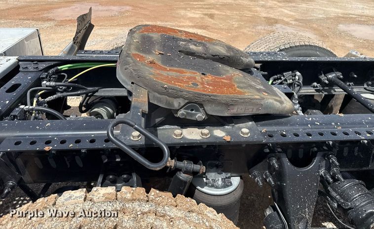 image for item EJ4831 2021 International LT625 semi truck