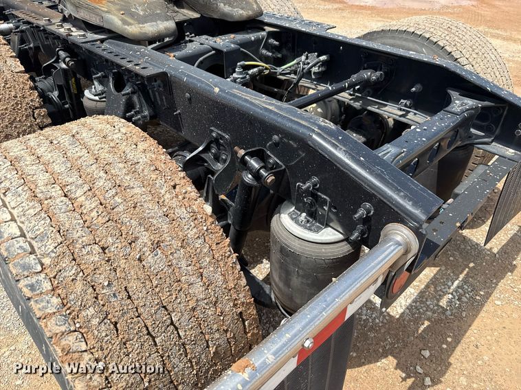 image for item EJ4831 2021 International LT625 semi truck