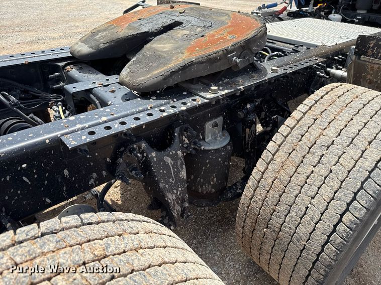 image for item EJ4831 2021 International LT625 semi truck