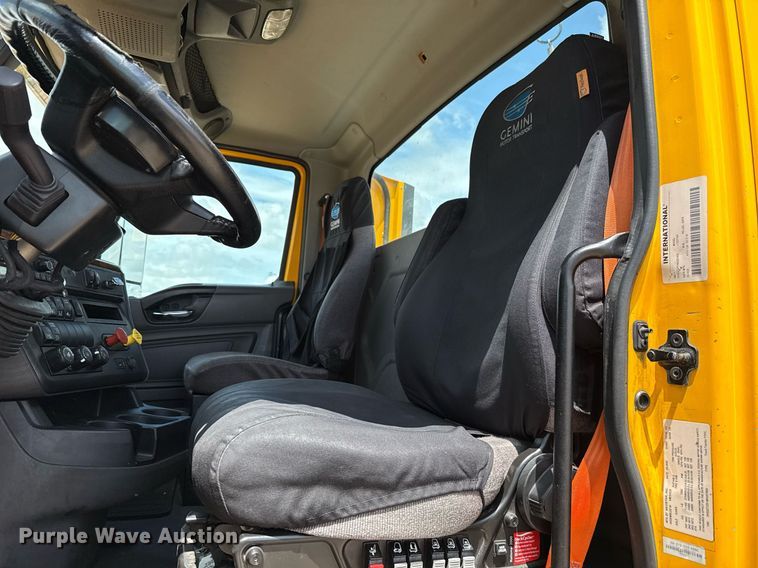 image for item EJ4831 2021 International LT625 semi truck