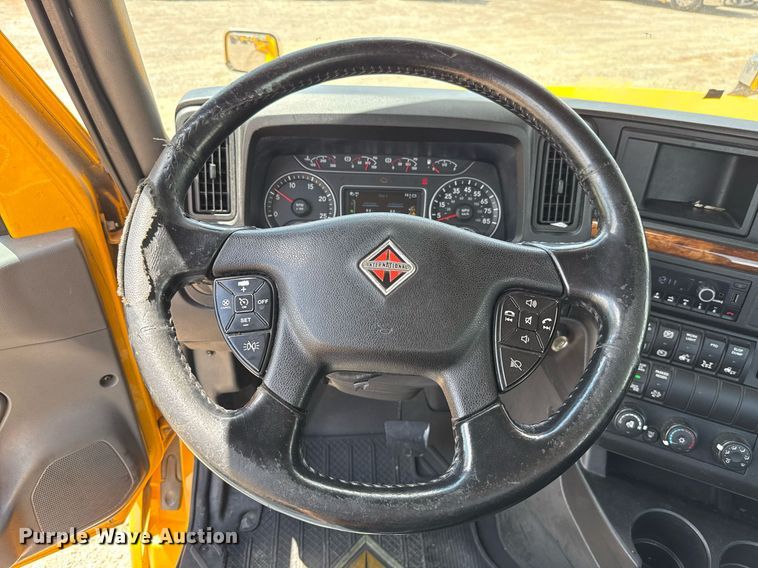 image for item EJ4831 2021 International LT625 semi truck