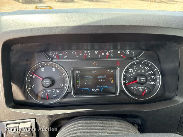 image for item EJ4831 2021 International LT625 semi truck