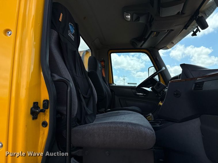 image for item EJ4831 2021 International LT625 semi truck