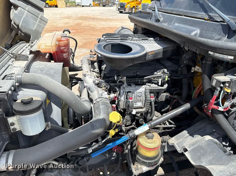 image for item EJ4831 2021 International LT625 semi truck